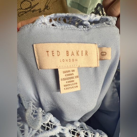 Beautiful dress - Picture 4 of 4